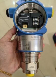 Original Endress+Hauser PMP50 pressure transmitter terminal view with HART protocol and test probes, from Chinese supplier - Yunrui