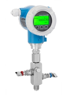 Endress+Hauser Cerabar PMP71B pressure transmitter showing digital display reading 1004.70 mbar with 3-valve manifold assembly - Genuine E+H instrument from Yunrui Controls supplier