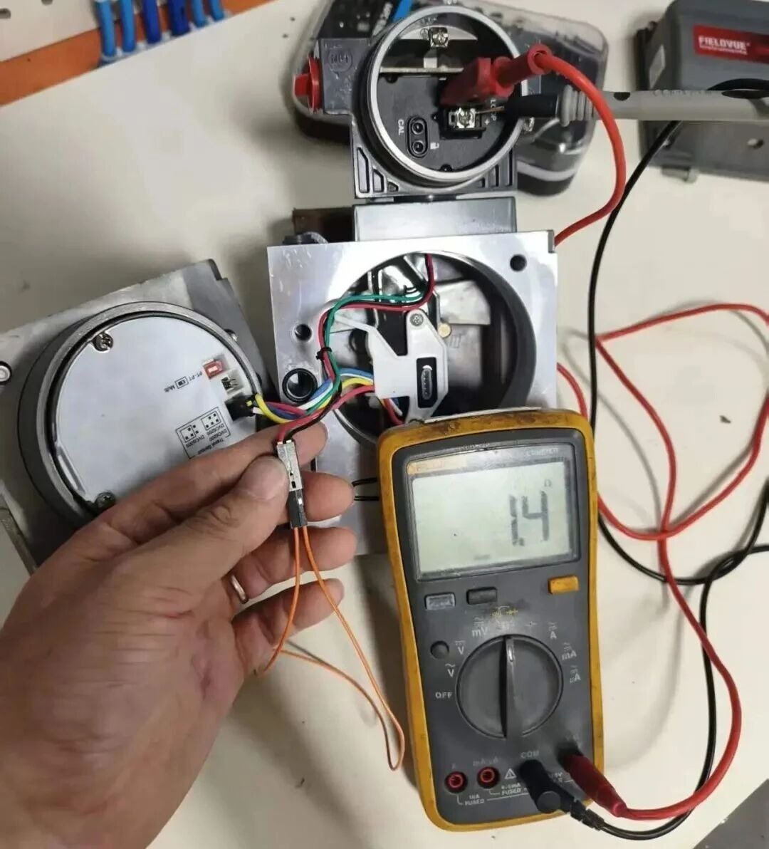 Shorting red and black wires to measure Loop+ to Loop- resistance through Fisher DVC6200 terminal block