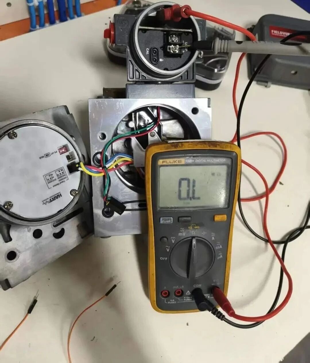 Measuring Loop+ to ground resistance on Fisher DVC6200 for insulation check